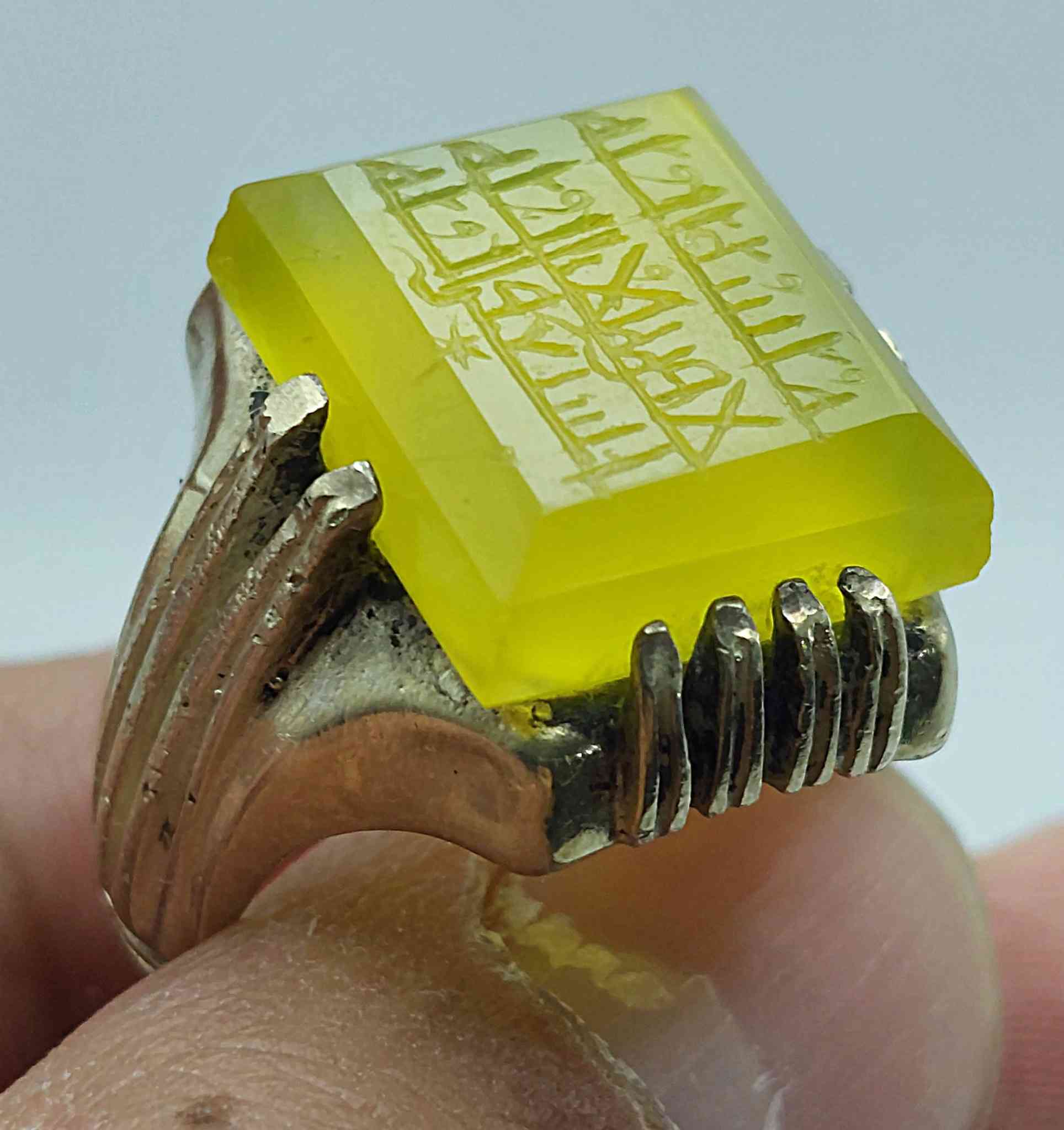 عقيق اصفر شرف الشمس منقوش الاستغفار العظيم بغداد ***********
