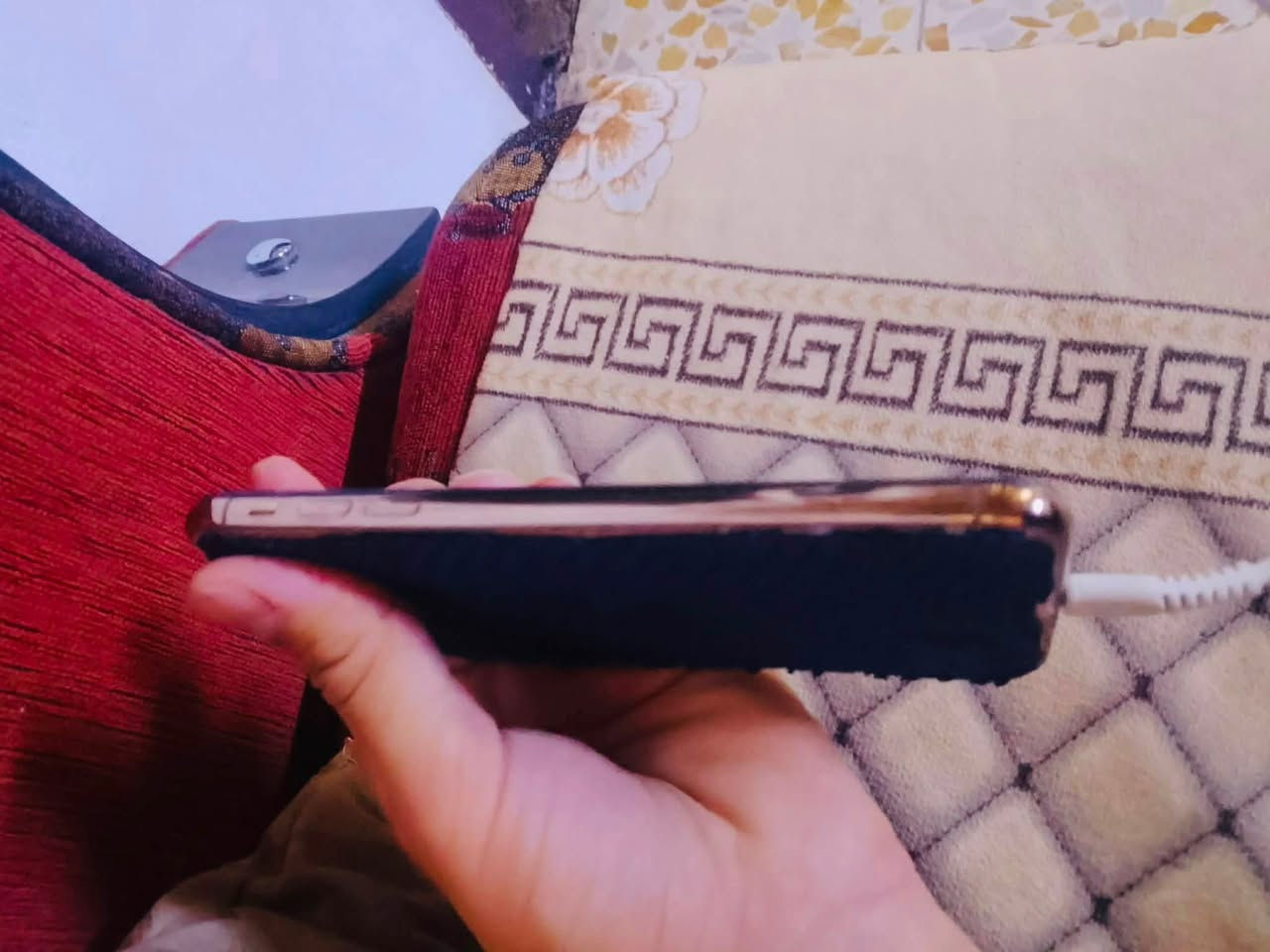 سلام عليكم ايفون اكس ما كس للبيع مساحه٦٤ مستبدل فقط شاشه بطاريه خدمه ضهر مكسور لاستفسار***********وتس
