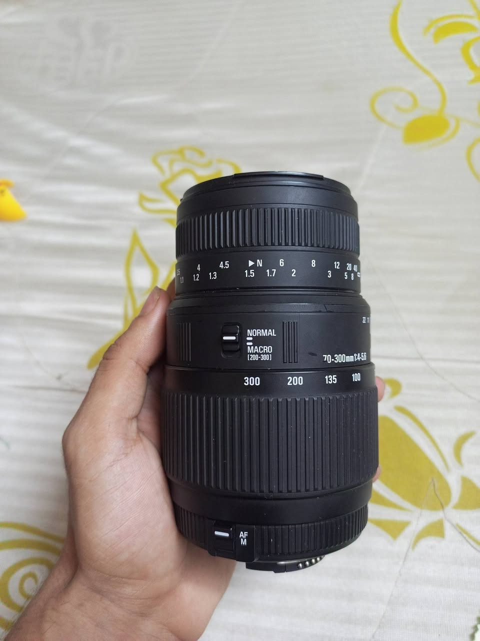 السلام عليكم
كاميرا نيكون D5100 كامله مع الملحقات عدسه سيكما 70/300اخت الجديده +رام +ناقل صور +گريب+بطاريات 2+ حقيبة ظهر +شاحنه  نقص الكاميرا باب بطاريه فقط 
السعر 300ألف مكاني بغداد


**إذا كنت صاحب هذا الإعلان وتريد حذفه لأي سبب، رجاءا أرسل رسالة إلى الدعم الفني**