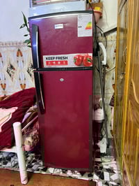 ثلاجة شنون نضيفة جدآ جدآ فريزها ثلج وثلاجتها خير من الله بغداد حي اور ...