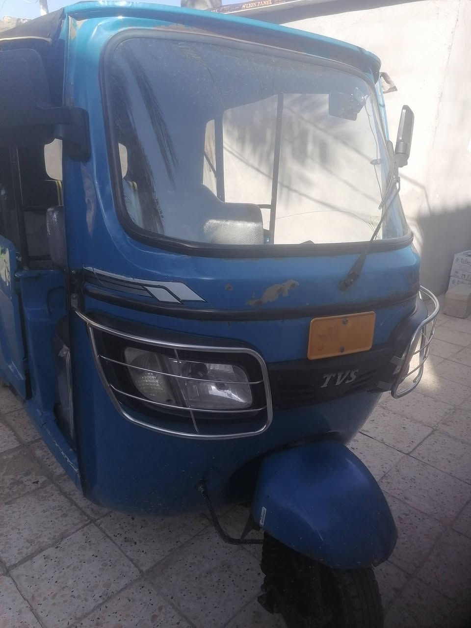 السلام عليكم مرة خصت الادمن تكتك موديل 21 رقم بغداد  بيها ضربة بل لغد راجع وبيها ضربة موجودة بل صورة يم الباب مال محرك غراض كلة جديد علا محرك علا كهربائيات بريكات كلشي جاهز نقصها فقط بوربرينات امامي و صليب السعر 5800 قفل مابيها اي مجال اذا مو شراي لا تعبني رقم بي واتساب ***********
