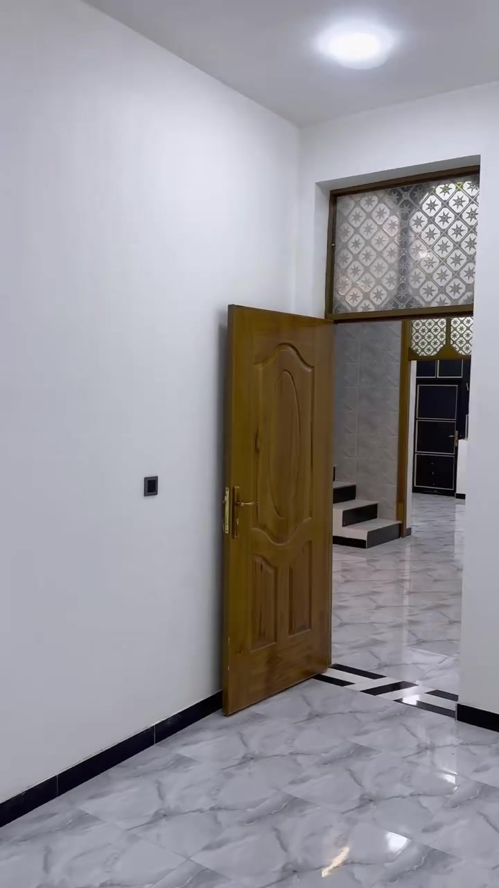 سلام عليكم دار مساحه 150 طابو صرف بناء حديث 2026 يحتوي غرفتين هول ستقبال مطبخ صحيات خارج وداخل بناء درجه اولى موقع ابو غرق حي المرتضى تسليم مفاتيح مباشر رقم الدار 83 /على/243 الستفسار ،***********
