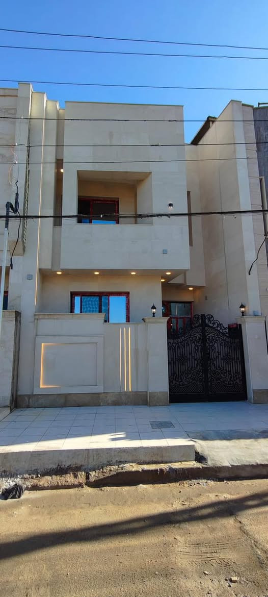 🔵74متر مربع للبيع🔵
الواجهة 6 الضهر 4 نزال 15 بناء درجة أولى

واجهة مرمر وأرضية مرمر

الموقع:السيدية مربع القادة

 مقابل العقار تشجير

عرض الشارع 15متر ورصيف 3 متر تقريباً

يحتوي البيت على 4 غرف نوم وصحيات عدد 3 ومطبخ وحولي عدد 2

رقم العقار(10635)

للأستفسار : ***********

#مكتب_الحديثي_للعقار
