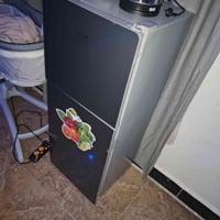 ثلاجه جديده  اريده150$ 07762616898