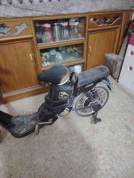 سلام عليكم دراجة شحن للبيع كلشي مانقصهه العنوان ابو غريب شهداء يم ابو عدنان ابو النشايه *********** السعر 250 او بيهه مجال
