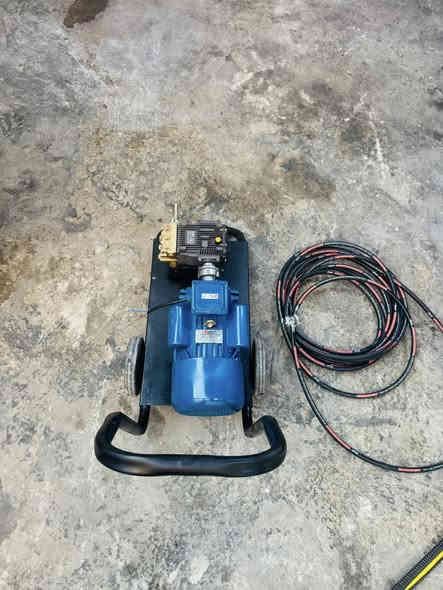 مضخة ايطالية 200 بار 
ماطور سنكل 5.5 حصان
مستعمل نظيف  جدا  
صوندة مسلح 15 متر + مسدس 
ضغط عالي كفالة عامة من كلشي 
السعر 625 الف 
مكاني بغداد 
***********
