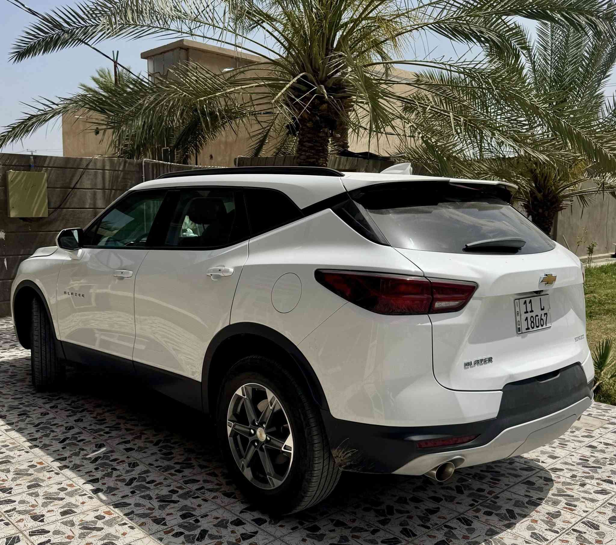 شوفرليت بلايزر ٢٠٢٣
رقم بغداد
 المحرك ٤ سلندر ٢٠٠٠ تيربو
- كير ٩ نمر 
- عداد المسافة ٤٣ الف
- بصمة ابواب وتشغيل عن بعد
-  زينون عالي ناصي.
- رادار امامي 
- رادر جانبي مانع اجتياز. 
- كامرة خلفي دوارة. 
- المقاعد مخمل اسود و رصاصي
- جنطة كهرباء. 
- الكرسي الامامية كهرباء + تدفئة 
- تبريد خلفي قطعتين 
- تحكم ستيرن جهتين
- هاند بريك بصمة
- تحديد مسار 
- توقف ذاتي
صبغ فقط بنيد و جاملع امامي ايمن
متواجد ابغداد-زيونه و متواجد ايضا بابل-المسيب 
 السعر ١٧٥ ورقة وبي مجال جدا بسيط   
للأستفسار اكثر الاتصال ***********
