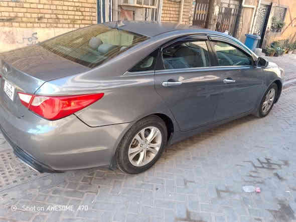 السلام عليكم سياره مديل 2011 هونداي سوناتا امريكي حادثها جاملغ صفحة السايق الامامي ضربة خارجية مواصله للداخل كير ومكينه حدادية وصدر وتبريد خير من الله كهربائات كلها شغاله السياره جاهزة تحويل فوري عنواني بغداد مدينه الصدر قطاع 4 رقم الهاتف *********** السعر 95ورقة
