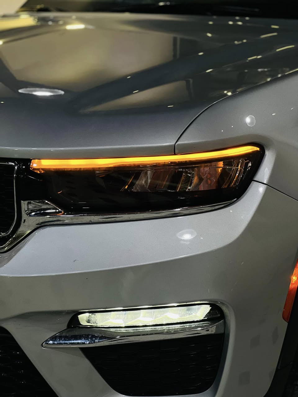 السيارة  : جيب گراند شيروكي 4xe هايبرد
الموديل : 2024
الفئة     : Limited 4xe
الحادث : بدن حادث فقط سرقة تاير
الرقم     : رقم بغداد دولي تحويل 
السعر    : 39.000$ 💸🔥
البـيـع    : نقد او تقسيط 💥
 ________________________________________
🛑 المواصفات  العامة :

♦️محرك 2.000T تيربو هايبرد
♦️عداد المسافة 36.000
♦️اللون رصاصي (سلفري) 
♦️ شاشة امامية كبيرة 
♦️تبريد خلفي 3 قطع
♦️تحكم مقود 
♦️كشن خزن ميموري
♦️داخل جلد بيجي 
♦️ كامرة خلفية
♦️بصمة تشغيل و تشغيل عن بعد
♦️سايد بريك بصمة
♦️المقاعد كهربائية 
♦️ويل كب قياس 18
♦️رادار امامي خلفي مانع تصادم
♦️صندوق كهرباء 
♦️ شاحن لاسلكي
♦️كشافات ضباب
♦️انظمة قيادة 
♦️ تبريد وتدفئة مقاعد
♦️بصمات ابواب وتشغيل 
♦️مري شفط 
♦️نظام عدم الخروج عن المسار 
♦️مثبت سرعة 
✨وبعد المواصفات المعروفة للجيب ✨
________________________________________
#معرض الفحام لتجارة السيارات

الاتصال على الارقام 
☎️المبيعات : ***********
☎️الادارة  : ***********

او زيارة المعرض على الموقع التالي :

📍النجف الاشرف / حي الجامعة / مقابل المدينة المائية سنتر جبل عامل .
