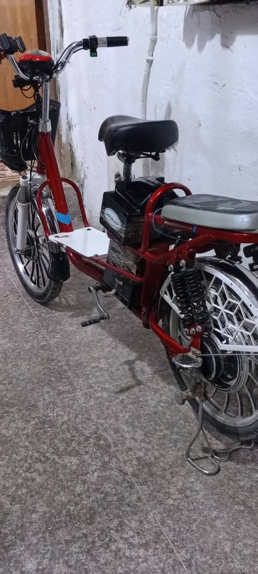 سلام عليكم ورحمة وبركاته درجه شحن البيع حجم 20 بطاريت جدد سكليتر جديد الدرجه  نضيف كلش سعره 225 وبيه مجال سعر رقم الهاتف ***********
