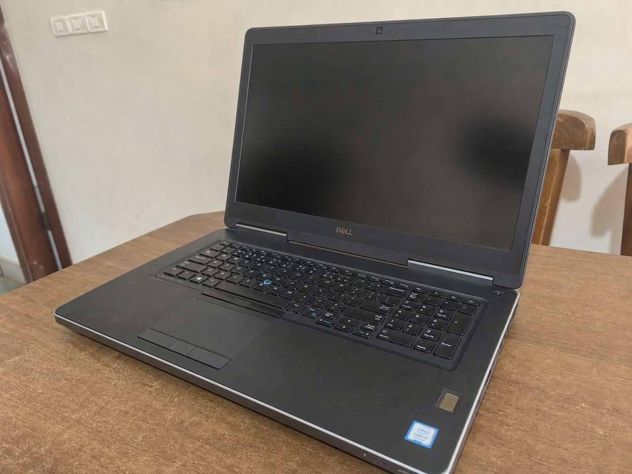 للبيع Dell Precision 7710 Workstation

لابتوب قوي ونظيف للأعمال الهندسية، التصميم، المونتاج، الدراسة، ويشغل ألعاب همين حسب الإعدادات كرت الشاشة NVIDIA Quadro.

المواصفات:
معالج: Cori 7
- شاشة 17.3 إنچ

- RAM: 16GB

- التخزين: 500GB SSD + 2TB HDD مجموع 2 ونص تيرا

- كرت شاشة خارجي: NVIDIA Quadro

- Fingerprint بصمة

- NFC Reader قارئ بطاقات

- Windows 10 منصب وجاهز 

- فئة Workstation ثقيلة 

مناسب لبرامج:

AutoCAD / Photoshop / Premiere / 3D وبرامج الهندسة

ويشتغل على ألعاب حسب الإعدادات لأن بيه كرت Quadro خارجي.

الجهاز شغال والنظافة واضحة بالصور.

الشاحنة مالته بيها ضرر شوي بس تشحن طبيعي.

السعر: 550 ألف 

مكاني بغداد

للتواصل خاص او رقم ***********

