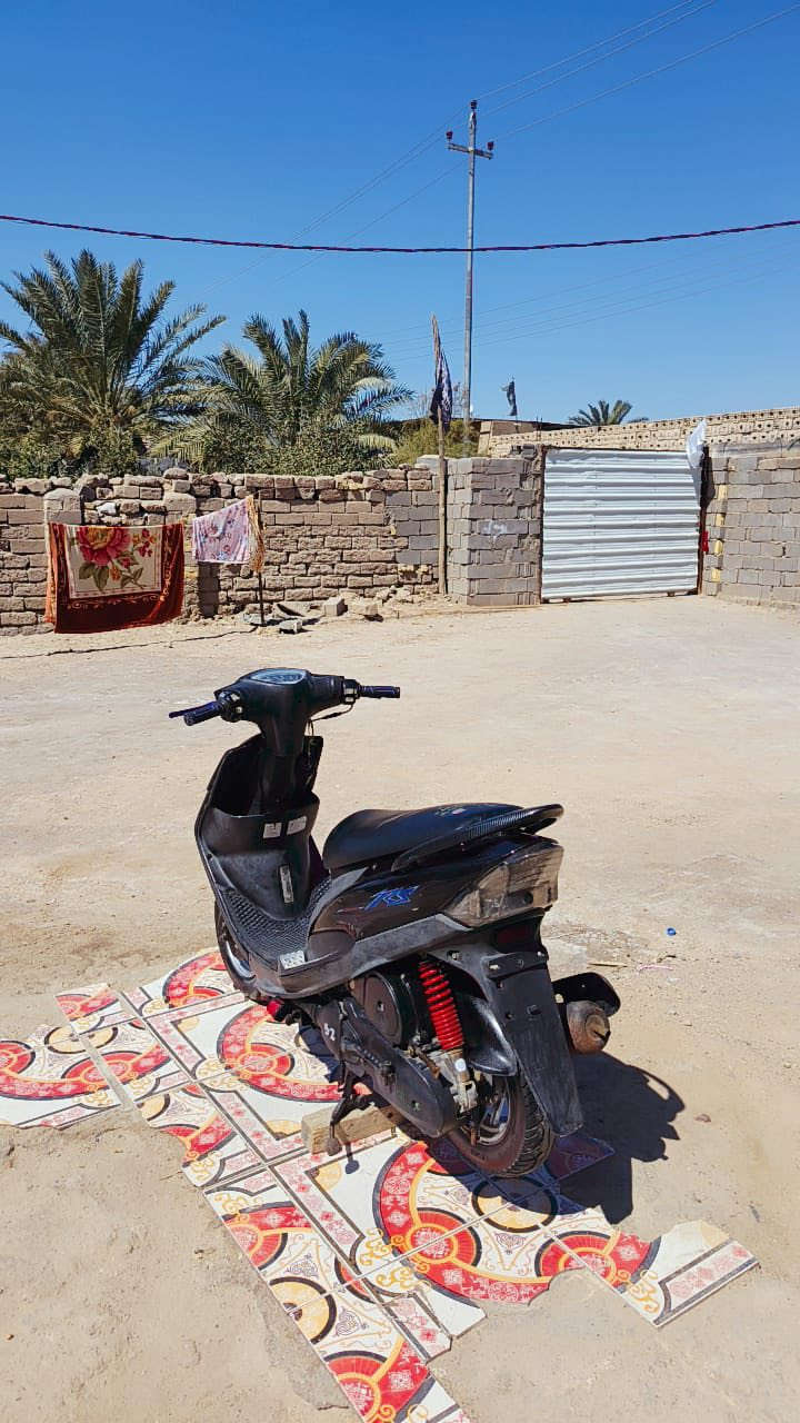 سلام عليكم دراجه ماكس عدله دراجه جاهزه كهرباء كله شغاله نكره سلف مكينه ما مفتوح لا تدخن ولا تنقص وتخبل كلشي ما نقصه سعر ٧٠٠وبيه مجال مكاني البصره قضاء القرنه ‭٠٧٨٧ ١٧٠ ٧٠٥٩‬
