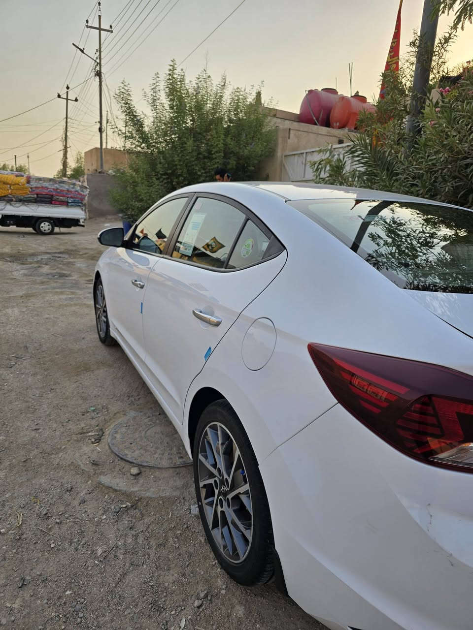 السلام عليكم 
بيع او مراوس جارجر او اوباما.
النترا 2020 خليجي محرك 2000 دوش رقم اربيل باسم الشركة جاهزه تحويل وكالة  ماشية 90 كم مواصفات فتحة سقف وتبريد خلفي و٣ اوضاع قيادة  وشادلها لايت زنون مكفولة من الضربة والتبديل بيها فقط رش صبغ باب العبري الامامي بسبب شخطة دراجة وصبغ دعامية امامية اثر شخوط السعر 156وبيها مجال قليل للشراي مكان السيارة البصرة .رقم هاتفي ***********
