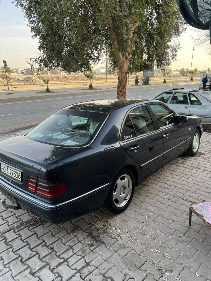 سلام عليكم شبابنة الطيبه مارسدس ام عيون موديل 96 مكينه 320 خراطيم مكينتها جديده لا تنقيص ولا بخار انطيك مكينه لايلون كير هم كذالك تايرات جديدة باتري جديد كهربائيات كلها شغاله وكلها عل بلاد غرفه السياره كلش جديده بمعنى الكلمه. عندك صدر السيارة 75%100  تبريد ثلج اذا مو ثلج مابيعلك تدفئه تجوي منضومة زلون بس العالي مخاذه بورقتين. وكلش قوي. + شاشه وكامرة + منضومه سماعات 🔊 bcc يعني صوتهن مفول داش كام بيها سنويه منتهية صار ٣ اشهر سياره بسمي شوكت متريد تحول احولك + بيها منضومة غاز يعني انسه شي اسمه بانزين. للبيع او مراوس حسب القناعه سعرها (82)  وبيها مجال للشراي للاستفسار *********** وتحياتي للجميع
