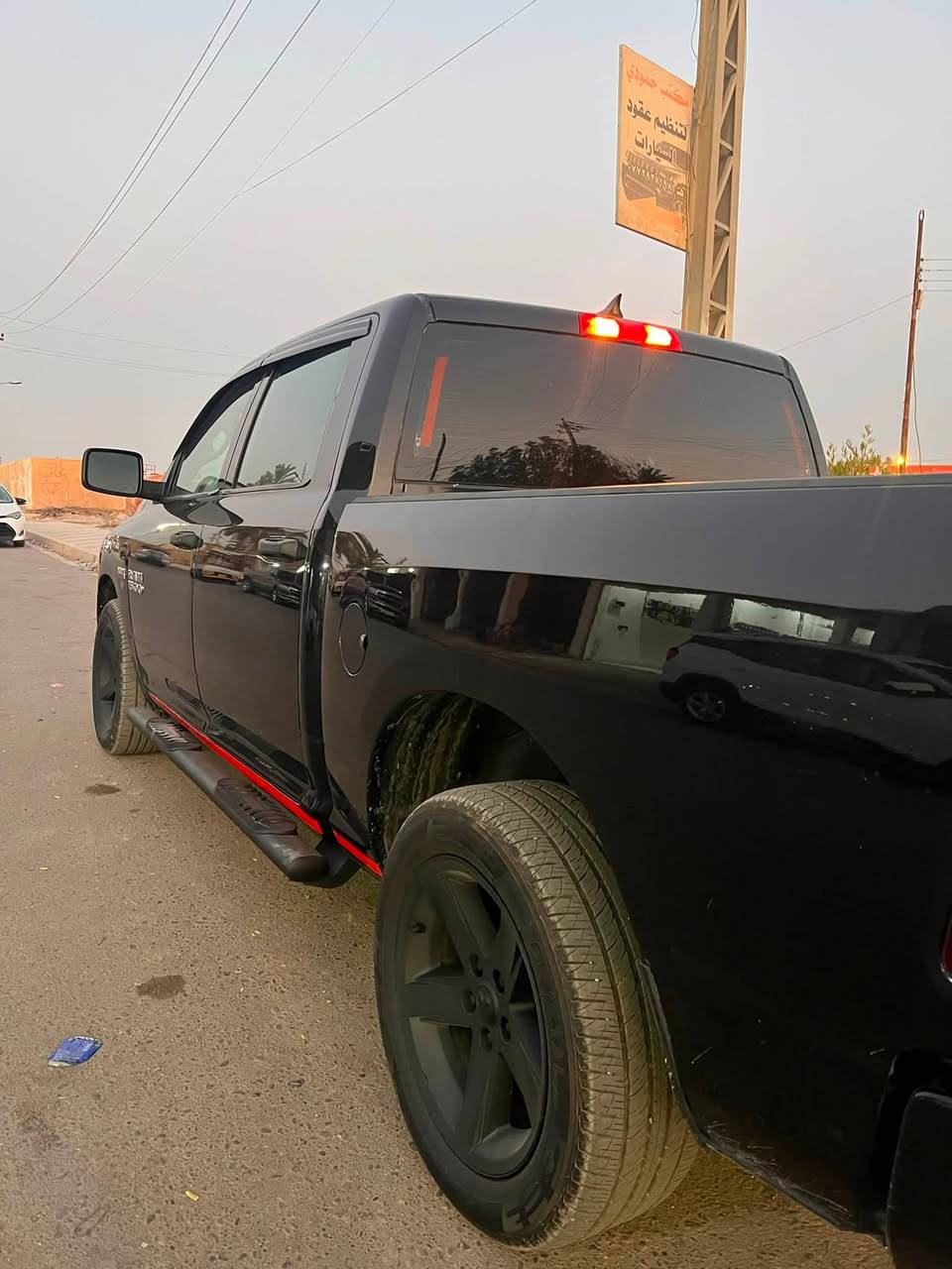 ٢٠١٧ محرك ٨ هيمي قطعتين صبغ باب طويل بدي قصير المرغوب سيارة جاهزة للاخير بدون اي نقص 
السعر ١٧٠ 
***********
