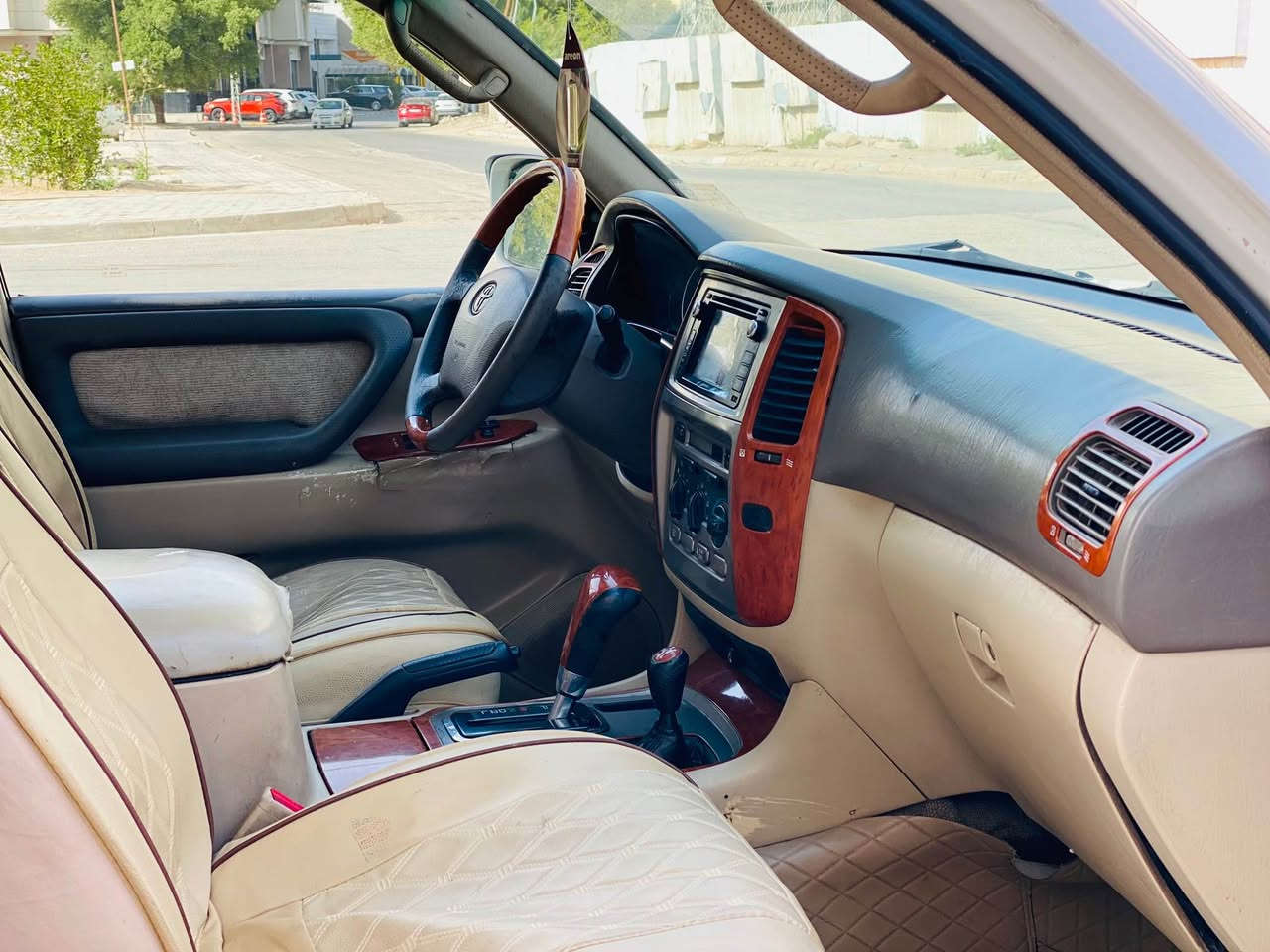 لاندكروز مديل 2006خليجي السعر 134للأستفسار ***********مكفوله من الضربه مصبوغه  لجماليه مكفوله من التجيه او انقلاب سياره جديده وجاهزه حداديه محرك وكير مكفولات محرك 6سلندر حجم 4000فول مواصفات شاشه فتحه كامره 7راكب 3قطع تبريد ثلاجه فورويل دبل تانكي  تبريد ثلج ❄️ رقم بغداد  مكان كربلاء كربلاء, العراق
