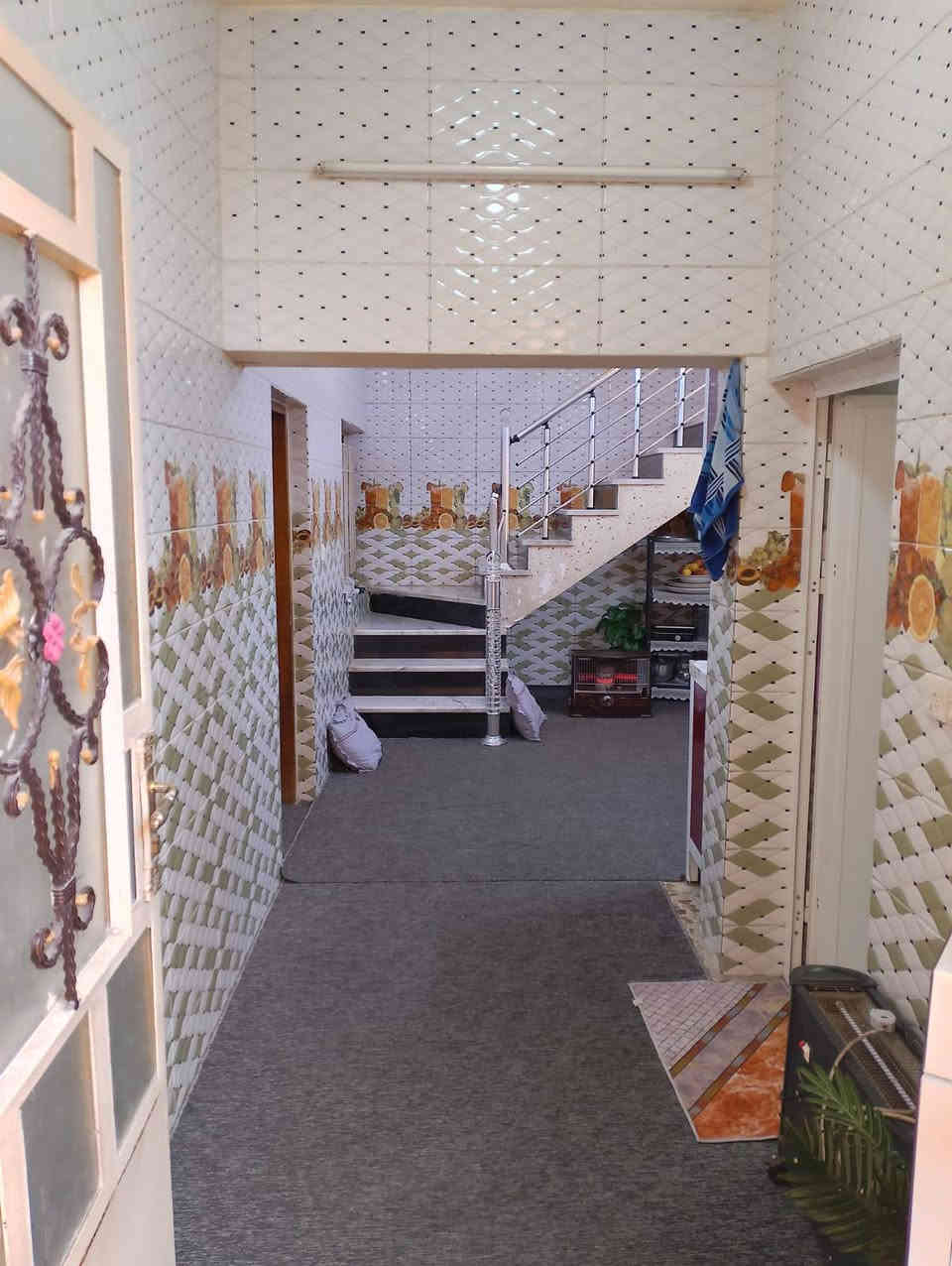 سلام عليكم. 
بيت للبيع ركن مساحه 80 متر في الشعله تحديدن في شارع هباوي. 
يحتوي. 
استقبال 
3 غرف 
صحيات خارجيه
2 حمامات 
للستفسار ***********
