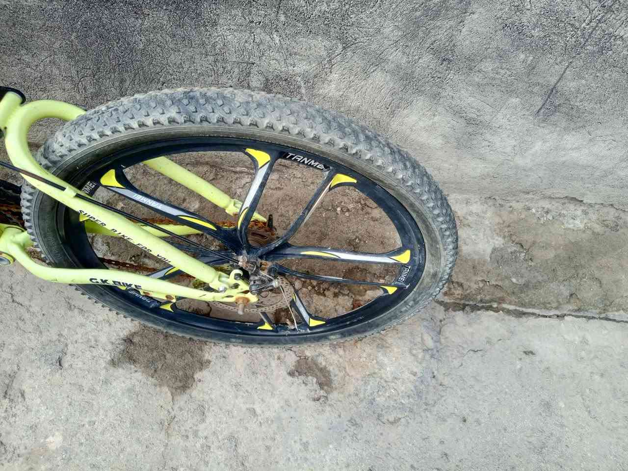 بايسكل جبلي ابو الطبكة نضيف للبيع حجم 26 السعر 50 اوبي مجال المكان بغداد السيدية  للاتصال على *********** الخط أو على الواتساب
