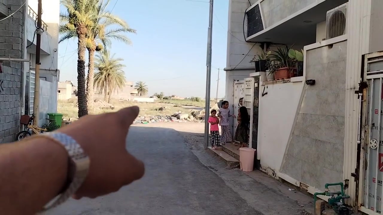 سلام عليكم يوجد دار اليجار مساحه 250متر، 3غرف منام وحديقه وصحيات خارجيه الموقع بهوررجب ***********
