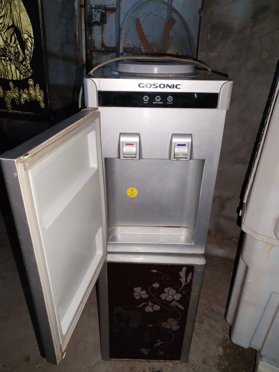 مبرده بلاستك شغاله عل فحص سعرها 70 وبيها مجال براد ماي شغال حار بارد  عل فحص سعره 40 وبي مجال الشراي يجي خاص ويدلل


**إذا كنت صاحب هذا الإعلان وتريد حذفه لأي سبب، رجاءا أرسل رسالة إلى الدعم الفني**
