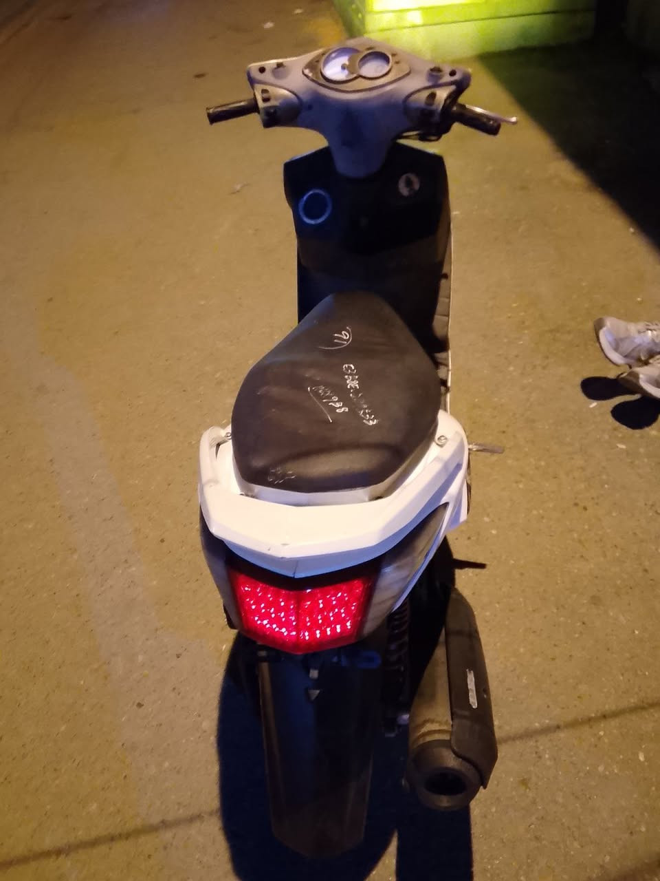 السلام عليكم للبيع دراجه سكنز فحل لد خطين دراجه جديده صارله يومين منزله من المعرض من الرمبه دراجه جديده معنه الكلمه مابيه شي نقص كله شغاله مكفوله كفاله عامه ليريد اودي للمعرض اخذته منه قبل يومين ضبط دراجه سكنز فحل لد ابو الطلاعات الشراي يجي خاص ***********
