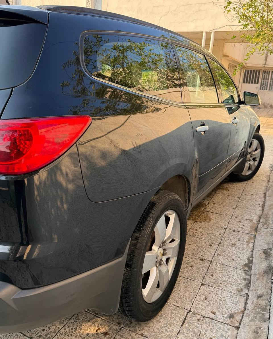 السلام عليكم …
شيفرولية ترافيرس 2012 خليجي وكالة المنصور فول للبيع

كفالة عامة بدون حادث بدون صبغ بدون تبديل ماشية 98 كيلومتر رقم سليمانية دولي 

المواصفات : كراسي جلد والاماميات تدفئة
فتحة سقف وبانورما وشاشة 
صندوق كهربائي شفط 
كاميرا خلفية + حساسات وكالة
اشاير بالمري
كراسي تحكم كهرباء
تحكم ستيرن 
مفتاح الوكالة نسختين  

السيارة بأسمي بيع فقط 
او مراوس بموديل احدث خليجي او كلين تايتل

السعر 125 وبيها مجال
مكان السيارة بغداد حي الجامعة

التواصل على الرقم فقط 
***********
