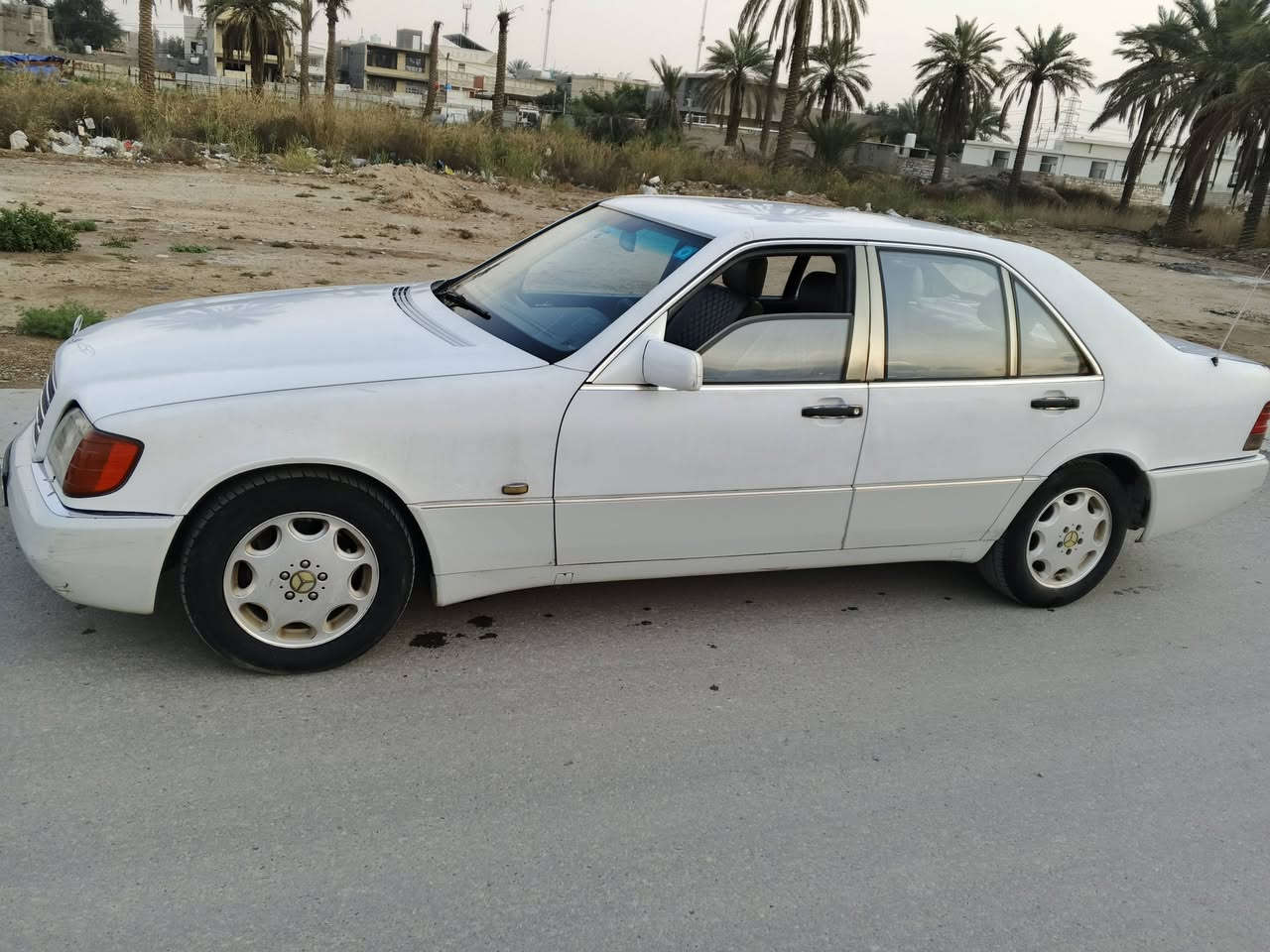 السلام عليكم
للبيع
مارسدس شبح موديل 92 
سيارة بلاديه بدون صبغ ولا خياس ولا  ضربه 
مكينه 320
كير ومكينه مكفولات 
تبريد شغال 
كهربائيات شغاله 
رقم كركوك انگليزي 
السنوية بأسمي نافذة لل 29 
مكاني كربلاء للأستفسار
الاتصال عالرقم *********** 
السعر 63 وبيها مجال .
