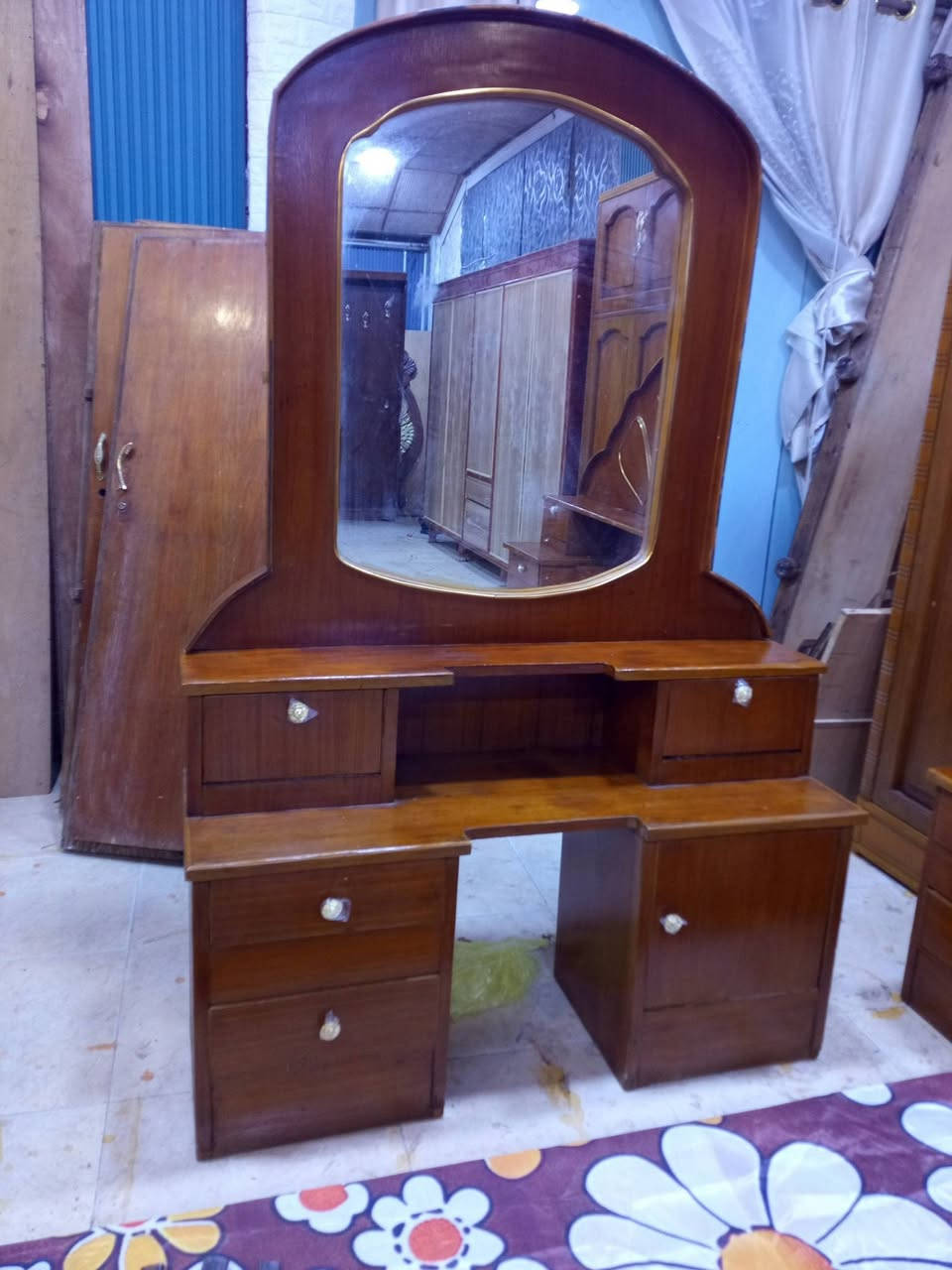 سلام عليكم غرفه حطاطة مستخدمه السعر 550وبيهة مجال المكان رمادي الملعب سوك سلاله ***********
