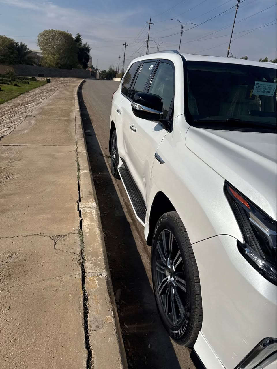 السلام وعليكم البيع 
لكزز موديل 2018   ابريم اصلي فول مواصفات 1/1 معروفه مواصفات لكزز  حلا من الصور كفاله عامه  
رقم شمالي  باسمي  
 ومواصفات الكزز   معروفة  
ماشيه  69  الف  حقيقي 
 بصمات اثنين وكرت كله موجوده بيه غراضه اصليه وعدده  كله موجوده 
تخم تاير جديد شاده  
مكاني الرمادي  رجاء فقط شراي يتصل 
                                             *********** Singapore
