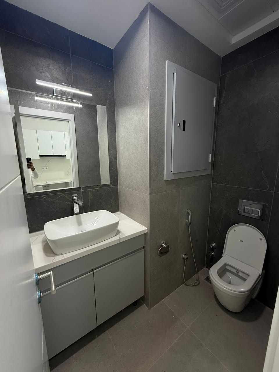 📍Office For Rent 
Empire Business Towers
📐143m
〰️Floor 6
〰️ 1+1
📞For More İnfo Call ***********
