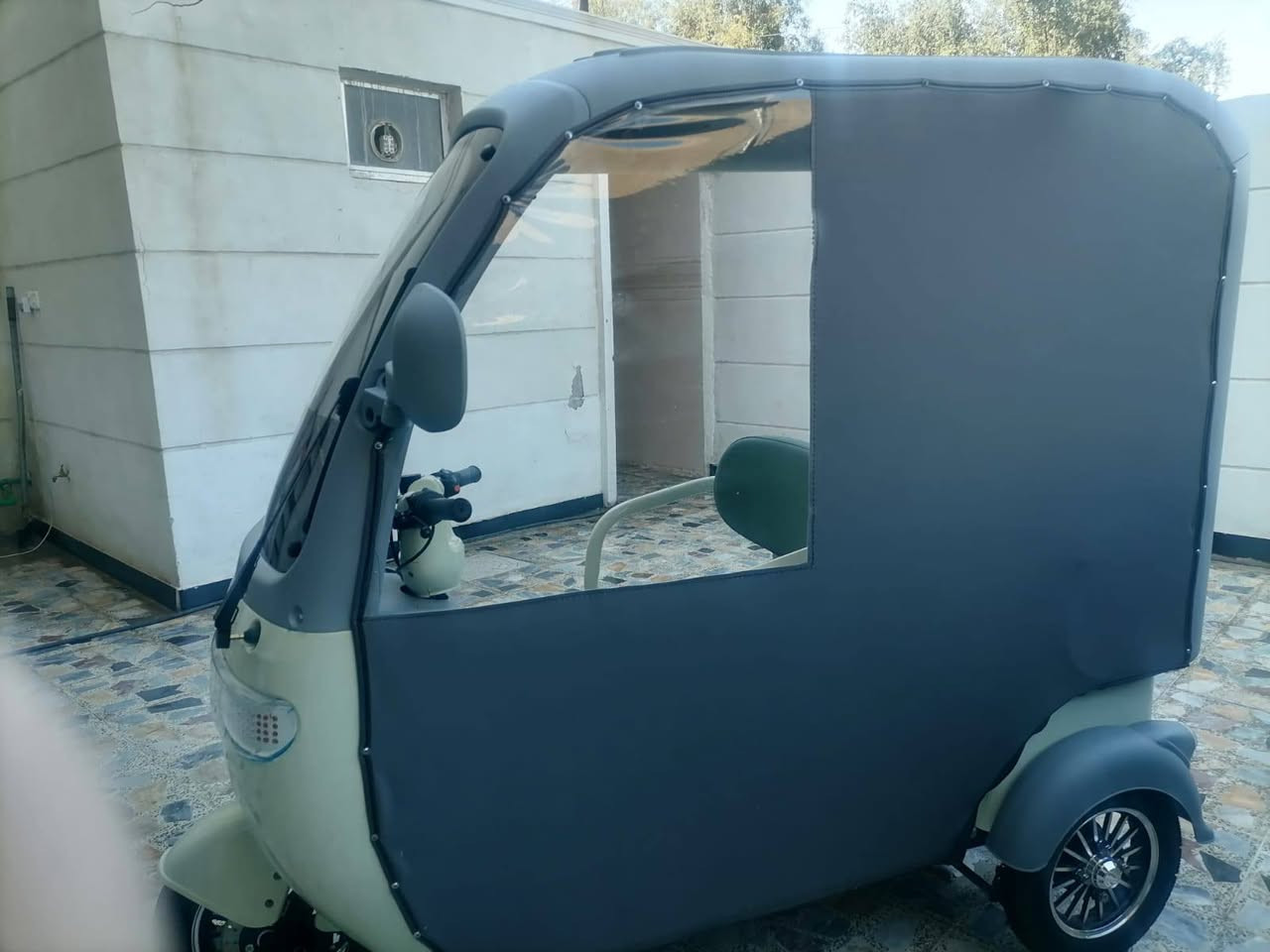 السلام عليكم تكتك شحن للبيع 6بطاريات انتاج شهر 12بعدها جديد سعرها مليون و750وبيه مجال لاستفسار ***********
