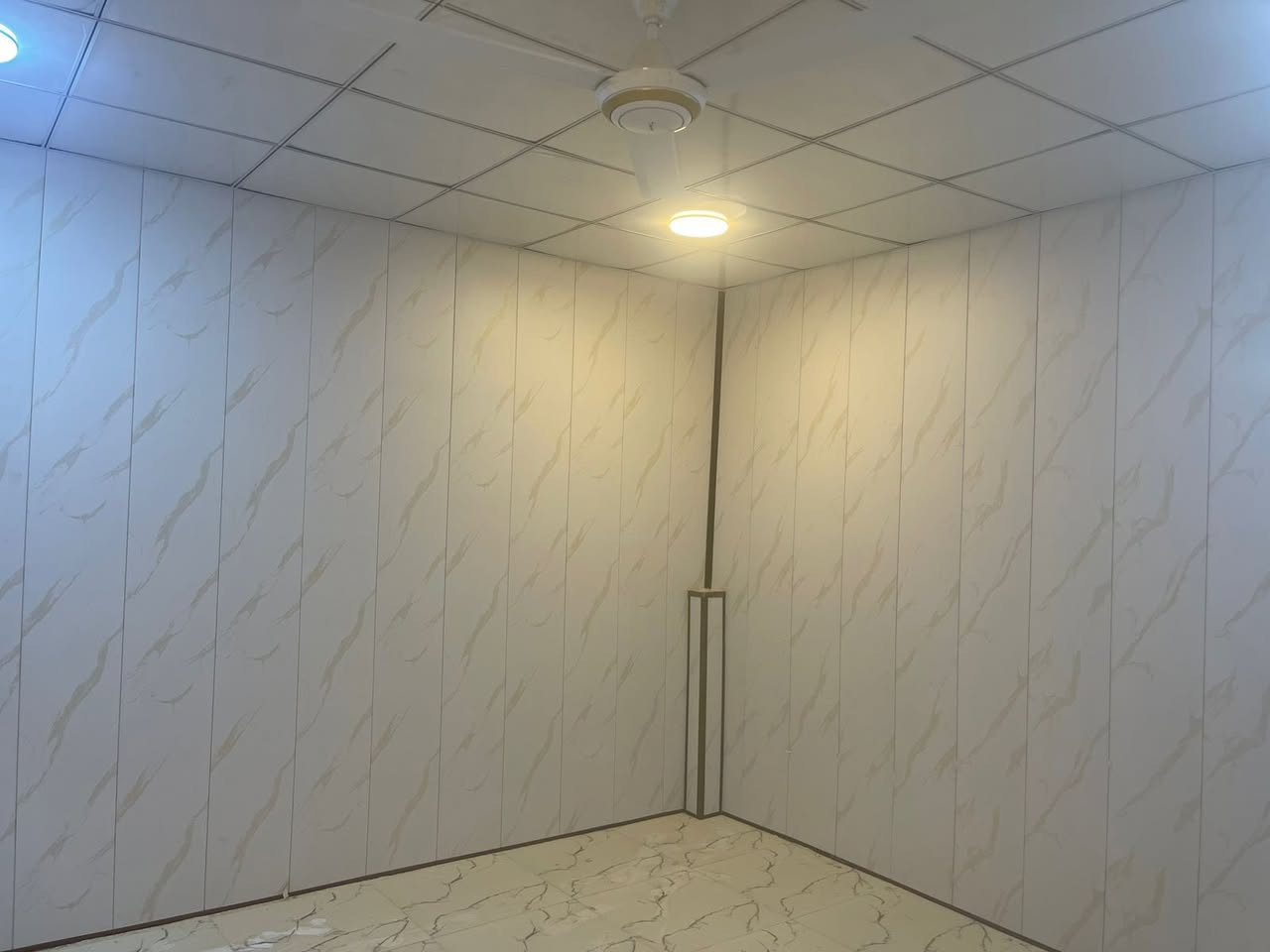 سلام عليكم شقة للايجار بغداد الجديدة المعلمين غرفة وصالة ومطبخ وحمام وتواليت طابق ثاني جاهزة وبناء جديد للاستفسار الاتصال ع الرقم ***********
