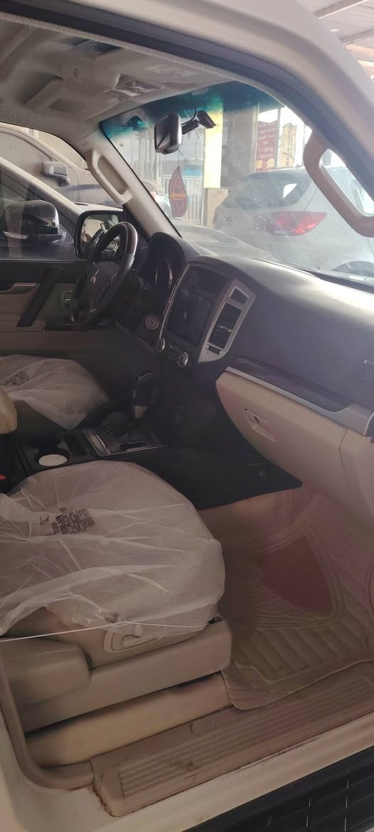 أسلام عليكم من رخصة الادمن
باجيرو 2015
حبتور 
مكفوله كفاله عامه 
مواصفات الحبتور معروفه
الون ابيض
مكينه حداديه تبريد جديد 
سونار موجود بل منشور 
تفاصيل اكثر او سعر خاص
العنوان واسط مركز المدينه 
متواجد ع الفيس
الرقم ***********
