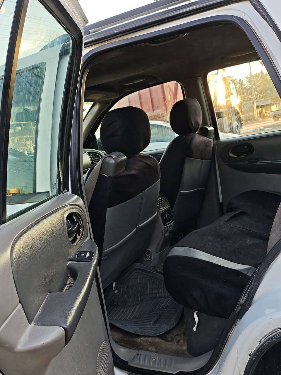 سلام عليكم 
بلايزر مزاد وزاره الداخليه 
مكينه vvt محور بيها خيط بخار 
حداديه كامله قبل شهرين شادها كلفت ٨ اواق 
تبريد ثلج غرفه جديده تخم تاير مع سبير مكفوله من الضربه والكلبه والكصه 
تنويه ! سياره مال دوله اواجهك ويه راعيها بابل ابو المزاد ويسويلك مكاتبه وكاله ام الباركود ونته بعد تراجع الدوله الي عليه بس كتابها وواجهك ويه راعيها 
 السعر مال متوازي ٤٤ وبيها مجال بصيط 
مكاني كربلاء الحر الصغير  
***********
