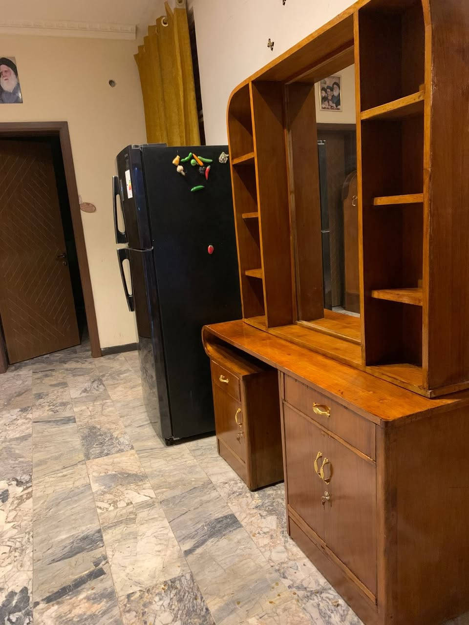 غرفه ستة ملحقها داخلي صاج ثقيلة جداً نضيفة سعرها 450  الضهر جرجوبة داخل وخارج صاج
العنوان بغداد للاستفسار الاتصال على الرقم فقط

***********
