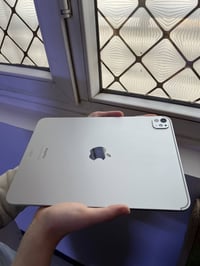 آيباد ١١ برو • معالج M4 • بطارية ١٠٠٪