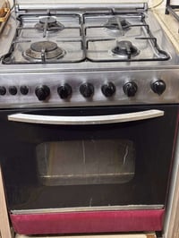 طباخ اربع عيون مستخدم نار زرقاء وعيون كلها شغالة والفرن شغال شرط  السع...