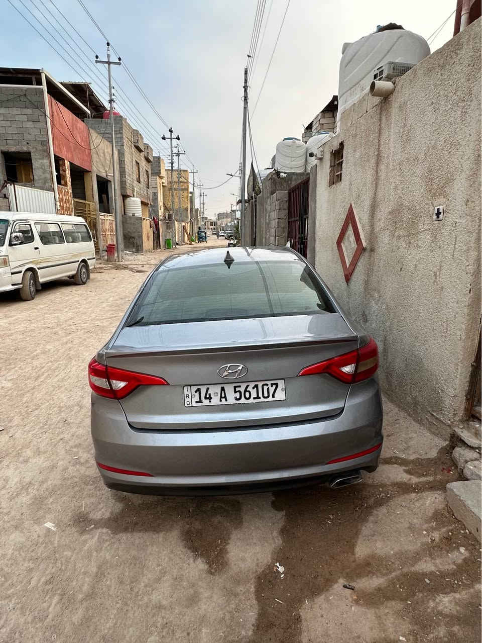 السلام عليكم 
سوناتا 2017 وارد امريكي فئة سبورت ايگو 
حادثها جاملغ الايسر الامامي وخسفه بل بنيد خفيفه من امريكا والبنيد مصبوغ جماليه رش فقط بدون معجون والباقي كفاله 
تدفئه كشنات تحكم ستيرن نضام أيكو اقتاصد والباقي معروف 
مگاني البصره 
ورقم سياره بصره رقم الجديد 
السعر 120 وبيه مجال بصيط 
الاستفسار فقط على رقمي 
*********** البصرة, العراق
