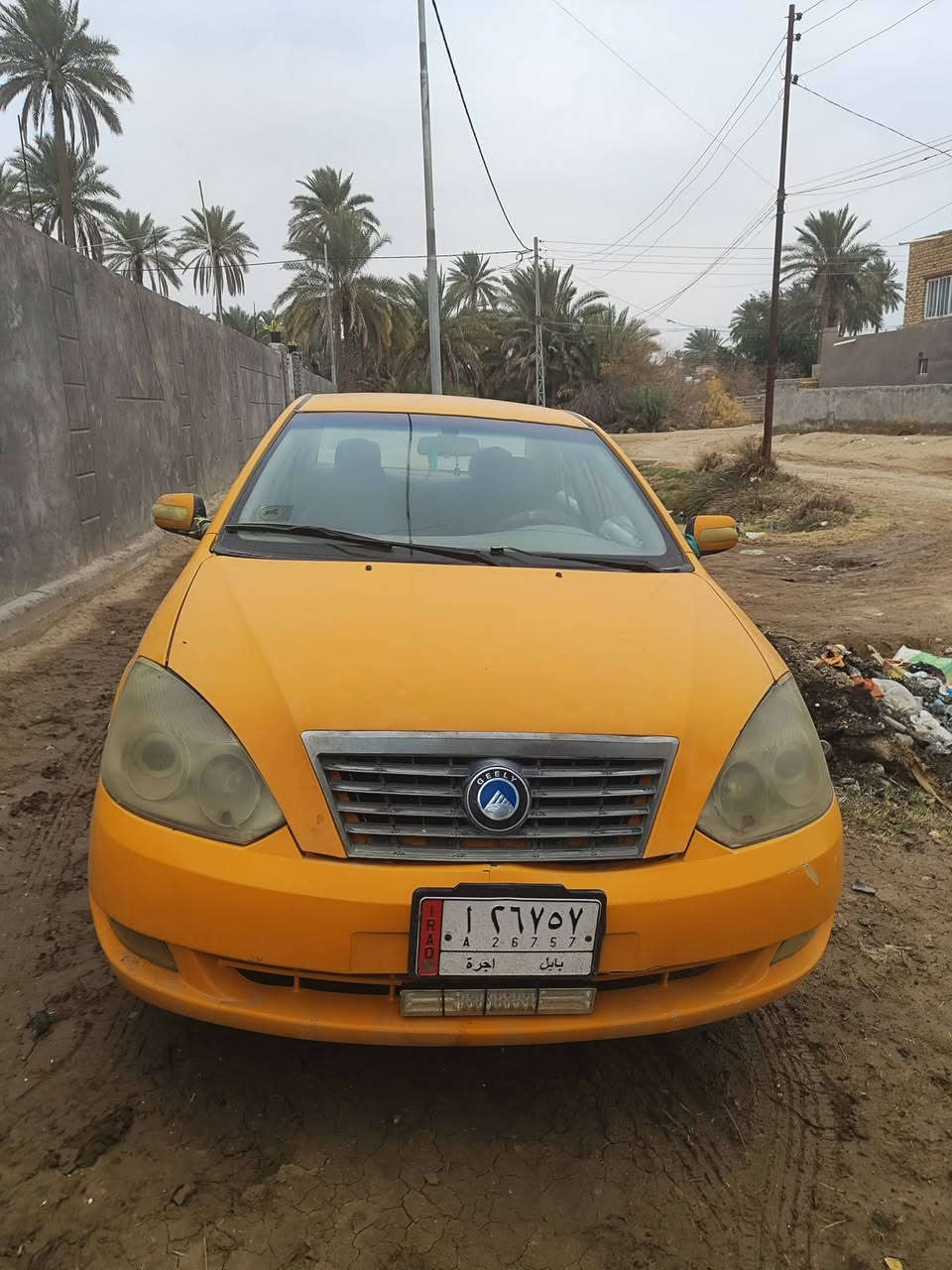 جيلي موديل 12 سياره حلوه وجديده مكفوله من الضربه والتبديل سنويه 27 ممشتغله تكسي ابد السعر 33وبيه مجال بيع مستعجل ***********
