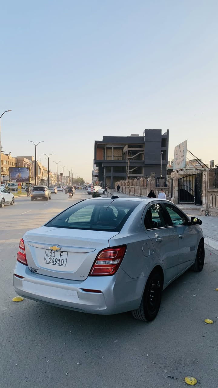 السلام عليكم للبيع شيفروليت سونيك (افيو) رقم بغداد بأسمي وارد امريكي مكينه 1.8 تنفس طبيعي موديل 2018 شاشه كبيره كار بلي اندرويد اوتو كامره خلفيه كشنات هيتر تحكمات ستيرن جهتين كروز سرعه منضومه زنون عالي ناصي السياره بدون اي مشاكل ولا سيرفس جاهزه من كير ومكينه وحداديه وتخم تاير وويل جدد ودواخل وكهربائيات تبريد ثلج نقص فقط جامه مال ماصده الاماميه ممسويها لعدم التفرغ السعر 75 وبيها مجال للطيبين 
للاستفسار *********** مكاني بابل الحله
