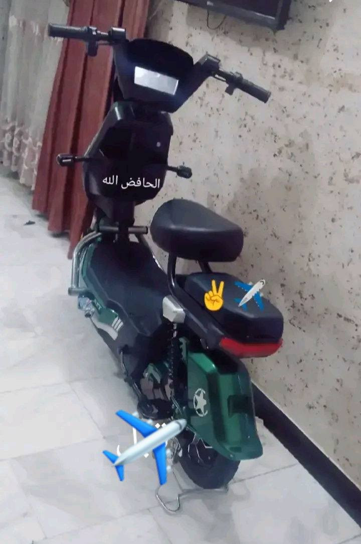 السلام عليكم دراجه البيع نضيفه أربع بطاريات دراجه تشتغل بس بيهه الحساس واكف مثل ما واضح بل صوره يتصلح ب25 ينزل من سعر الدراجه سعر250 وبيهه مجال ***********
