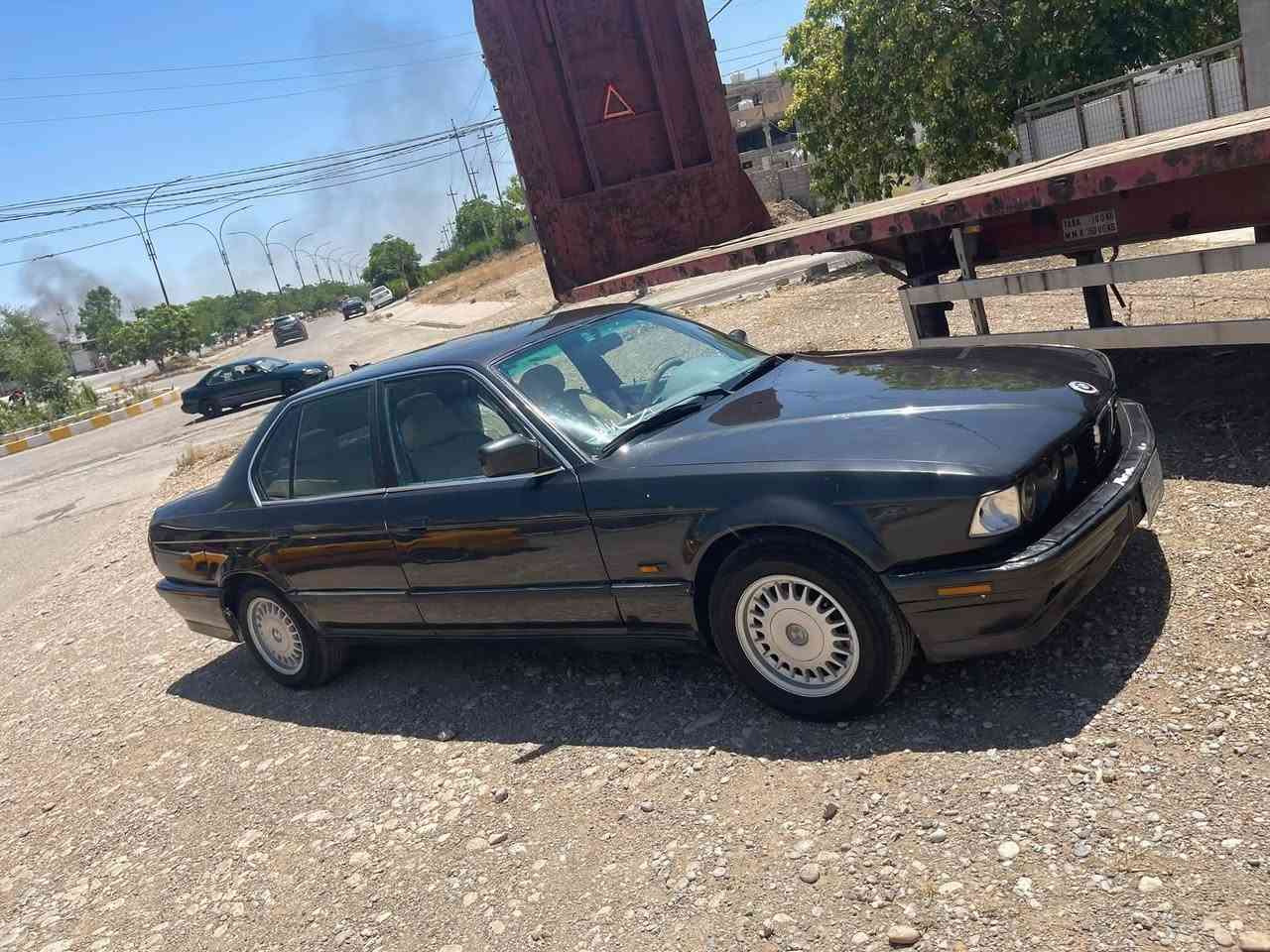 سلام عليكم للبيع بي إم 735 رقم ديالى تحويل ثاني يوم سياره حلوه جاهزه مابيه اي نقص مديل 1994 مكينه وكير بلاد كله بلاد  لاضربه لا طخه لا خياس تخم تايرات جديد صدر امامي خلفي جديد مصبوغ عام للجماليه فقط صفاحيات موس السعر 38 بي مجال للطيبين العنوان ديالى خانقين ***********
