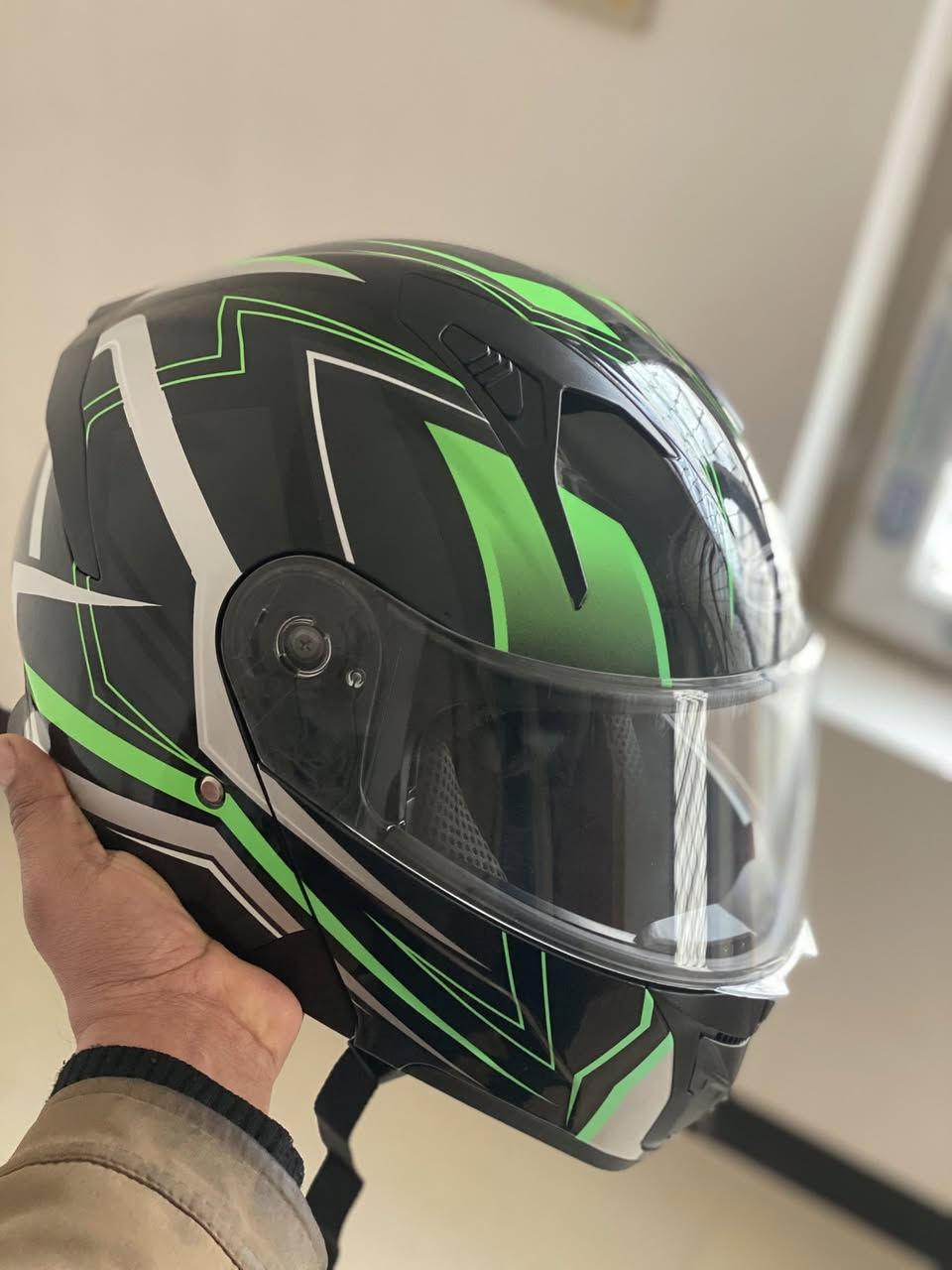 خوذة دراجة اصلية وتحتوي على مايك السعر ٥٠ الف قفل مشتريها ب٧٥ قبل اربع ايام بس توازيت على فلوسها 

تجي تفحص وتشوف بعينك // مكاني كربلاء المقدسة 
الرقم// ***********
