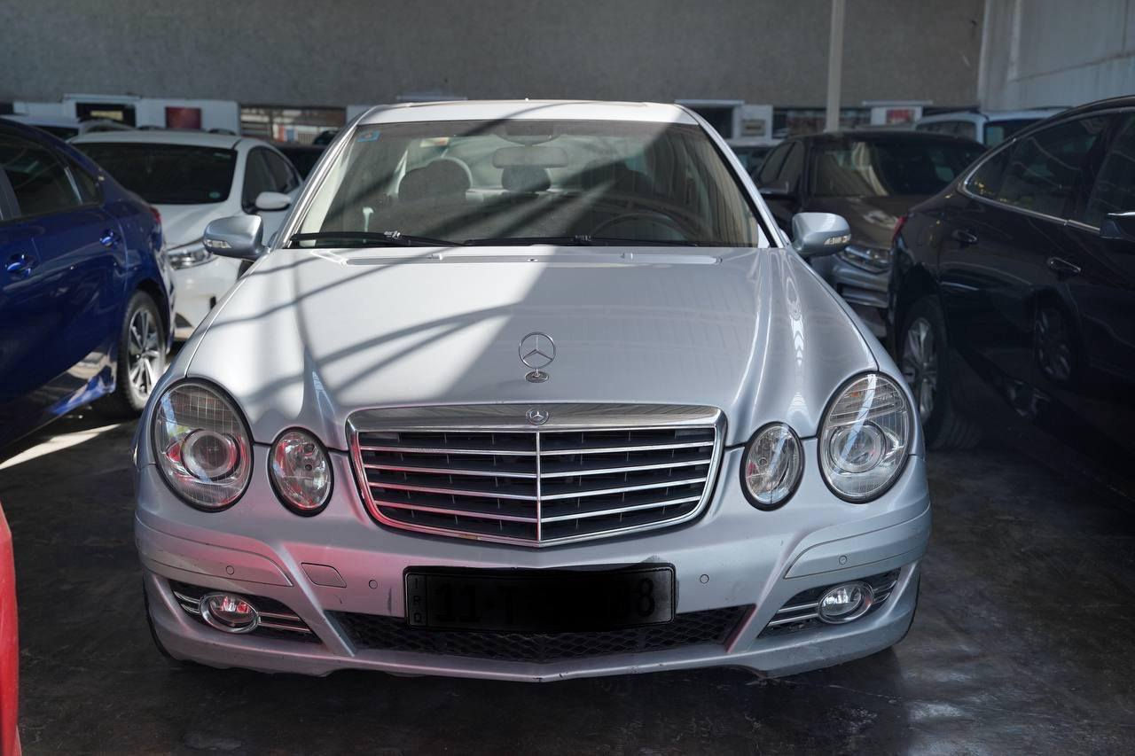 السلام عليكم مرسيدس 211موديل 2008 وارد ألماني E200 اربعه سلندر لون سلفر رقم بغداد بأسمي فتحه سقف حساسات تبريد أمامي خلفي كشافات مقاعد تدفئه السعر ب13000$ وبيه مجال للاتصال ***********
