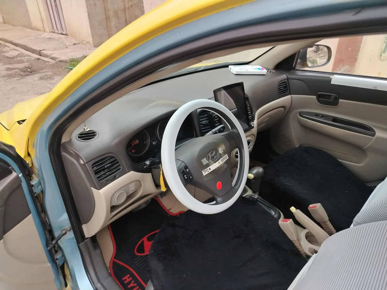 السلام عليكم سياره كامله محرك 16 كاربون بنزين هيئة وغرامات مصفره وهذا الرقم ‏‪0750 737 3580‬‏ وغير متواجد على الفيس   والضرر بوند مبدل اصلي 
السعر اتصل عل الرقم
