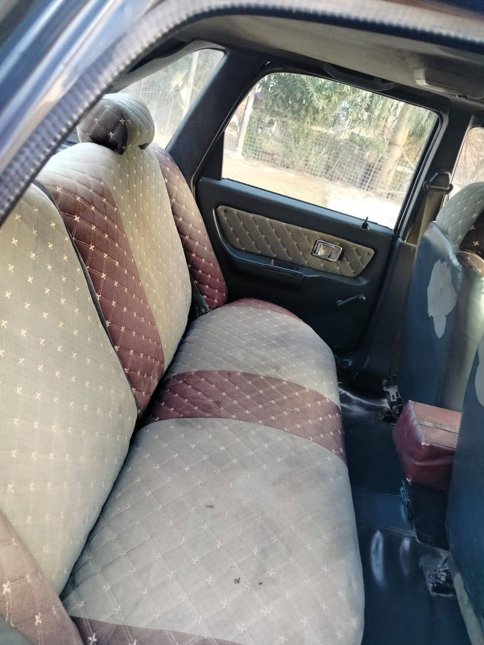 سياره للبيع فالفوموديل 93سنويه عضم كير محرك شرط كاربون بانزين السعر 18وبيها مجال شرط التحويل ***********,,,,,***********
