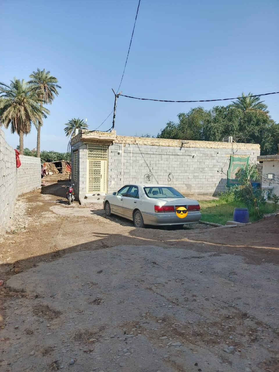 بسم الله الرحمن الرحيم/دار للبيع  المساحه الكليه نص دونم شاطيه البناء 250 بيت يحتوي على ثلاث غرف نوم وصاله ومطبخ وصحيات 2 وستقبال ..طابو سند 25 العنوان العماره حي العسكري ***********
