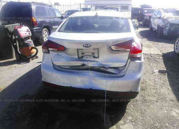 السلام علیکم
للبيع او المراوس
كيا فورتي موديل17 رقم اربيل الجديد والسيارة باسمي تحويل مباشر
المواصفات
المحرك 2.0 دوش
كير ٣ انظمة ( ايكو - نورمال - سبورت)
شاشة بلادية لمس
كامرة خلفية
حساسات خلفية
فول تحكم ستيرن
مثبت سرعه
مانع انزلاق
حادثها قبق جنطة فقط كما موضح بالصور 
الايرباكات كلها سليمه
السعر ١٢٨ وبيها مجال للطيبين 
للتواصل ***********
