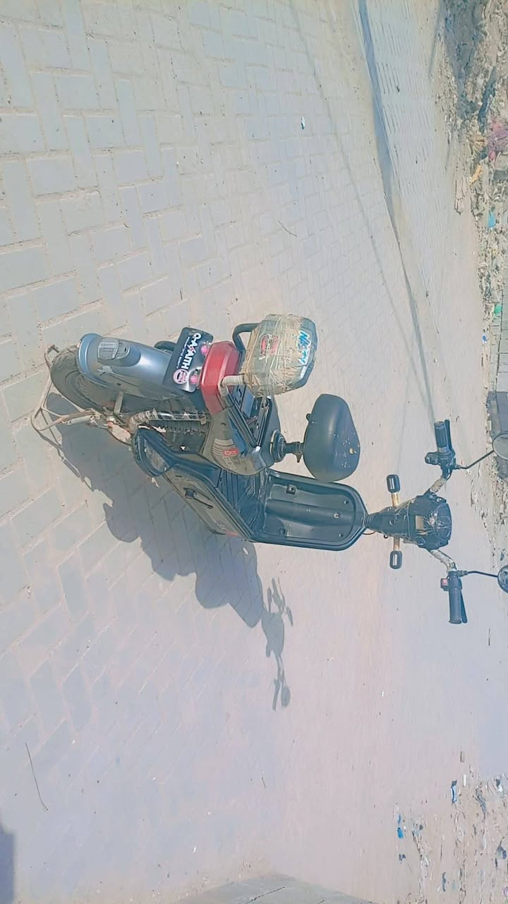 سلام عليكم دراجه شحن للبيع شغاله كلشي مابيه نقصه بطاريات ابيعه بدون بطاريات كلش نظيفه مكانه بغداد نهاية حي اور سعره ٧٠متواجد وتساب***********
