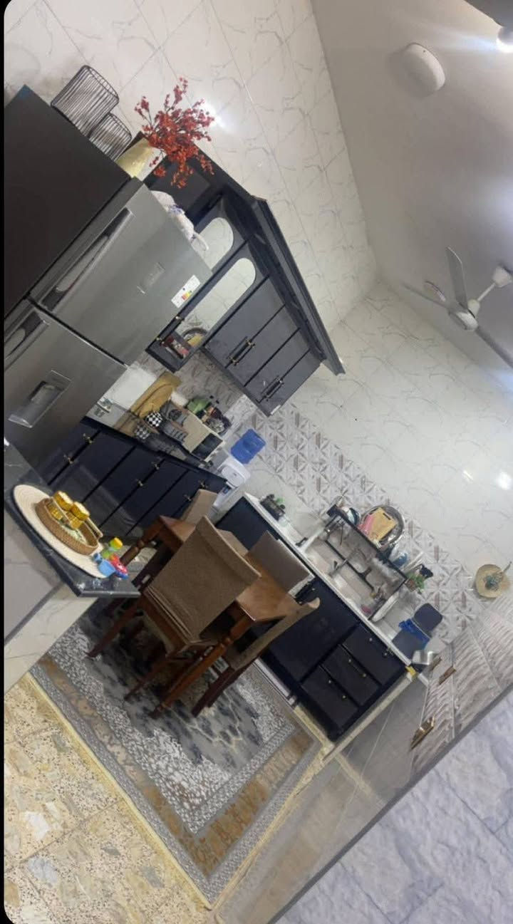 يا اللة بيت للبيع مساحة100مترواجهه 5والنزال 20بناء طابق واحد يتكون من استقبال وهول مع صحيات ومنور وغرفة نوم  بناء حديث عنوان زعفرانية شارع الربيع زراعي بيت بنية بفرع السادس سعره 92 والتفاصيل عل الخاص او الرقم ***********
